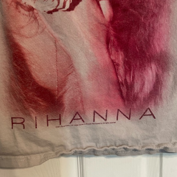 Rihanna concert tshirt 2011 - Picture 3 of 5